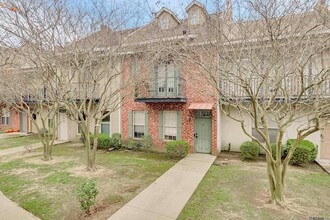 Building Photo - 10600 Lakes Blvd