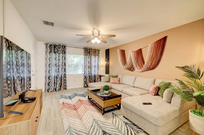 Building Photo - 125 S 10th St