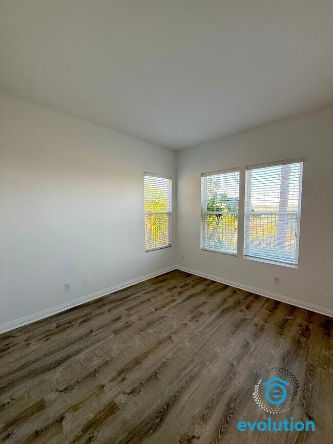 Building Photo - 2914 Carrillo Way