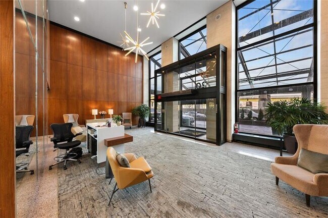 Building Photo - 320 Fort Duquesne Blvd