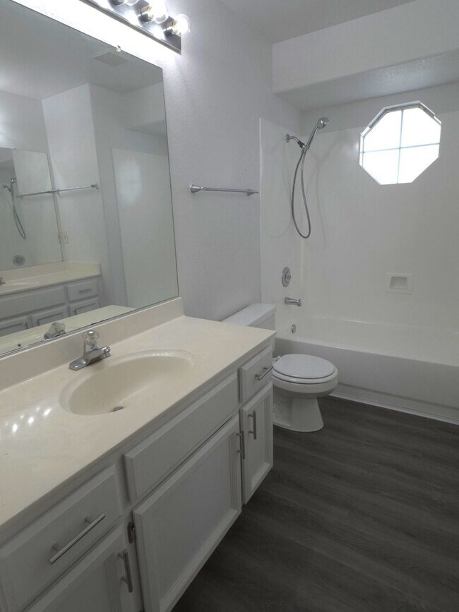 Building Photo - Elk Grove - HOUSE  FOR RENT!