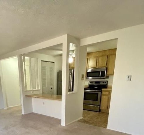 Building Photo - "Charming 2-Bed Condo Retreat with Modern Comfort in Imperial, PA!"