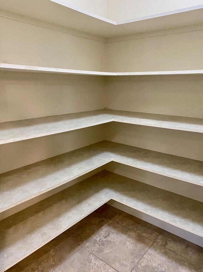 Building Photo - $2,990 Copper River, Beautiful 4 Bedroom -  E. Via Estrella Dr, Fresno / Gated Community