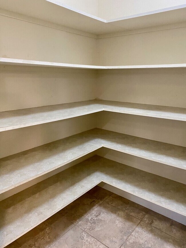 Building Photo - $3,150 Copper River, Beautiful 4 Bedroom -  E. Via Estrella Dr, Fresno / Gated Community