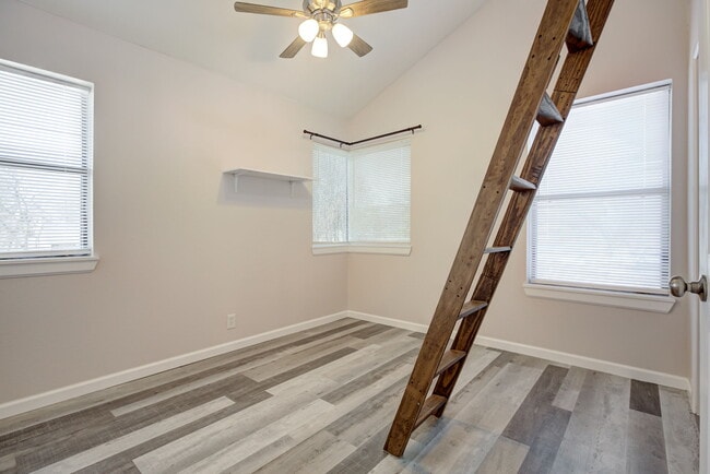 Building Photo - 608 E Eufaula St