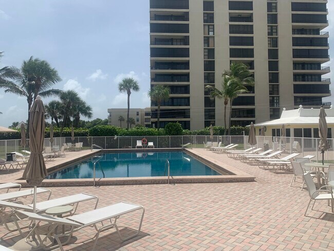 Building Photo - 500 Ocean Dr