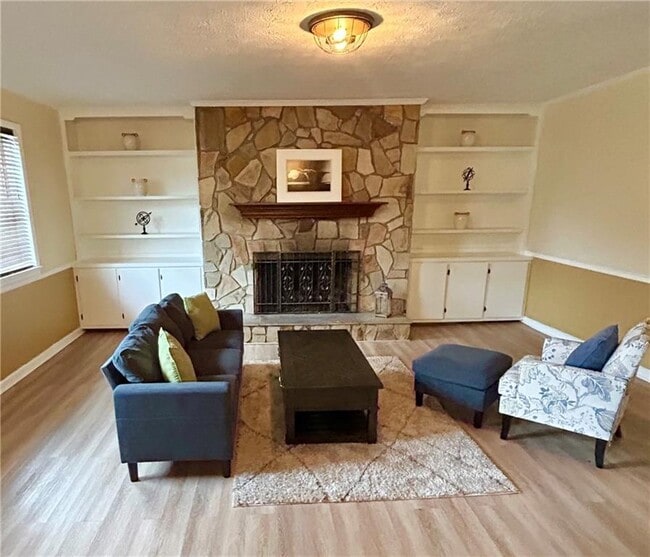 Building Photo - 1005 Eastview Rd NE