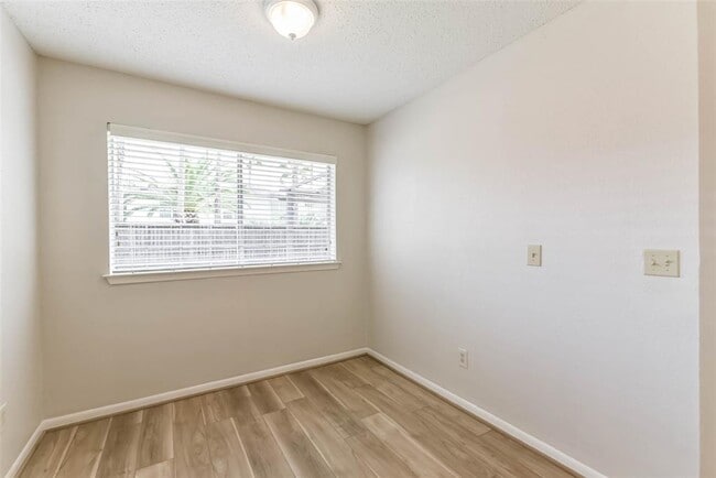 Building Photo - 9622 Oldenburg Ln