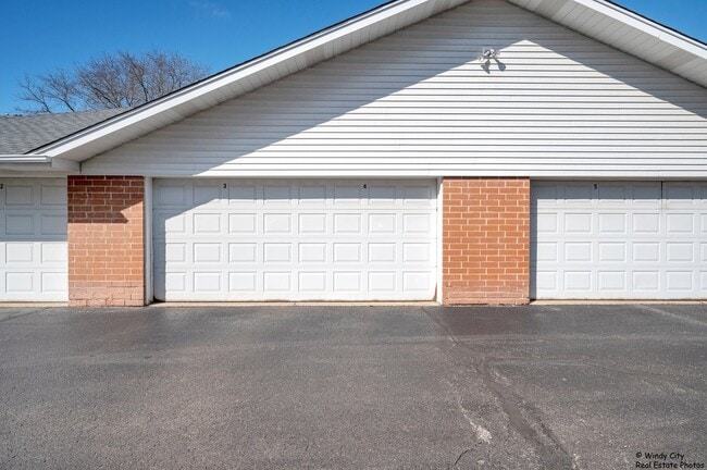 Building Photo - 1346 S Lorraine Rd