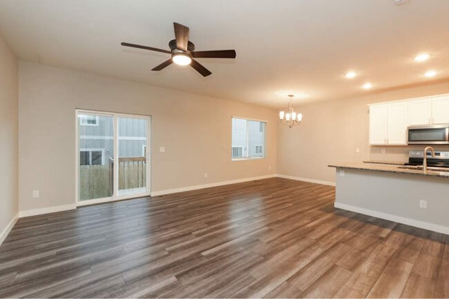 Building Photo - 11217 House Finch Ln