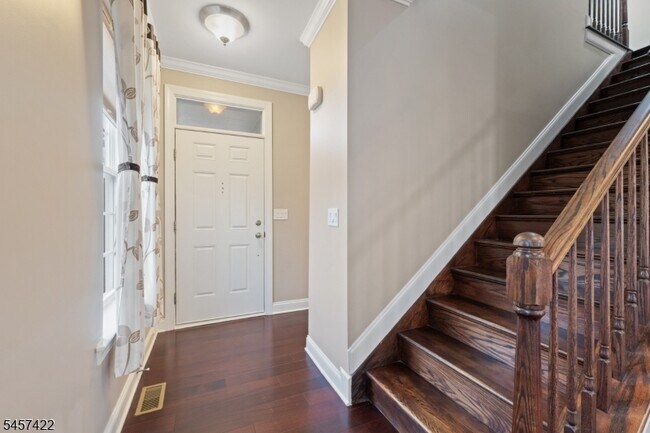 Building Photo - 33 Cortland Pl