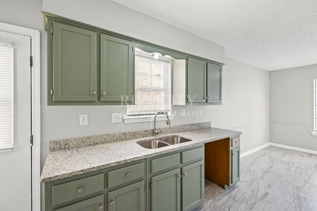 Building Photo - A MUST SEE IN SOUTHEAST MEMPHIS!!!! SECTION 8 WELCOMED !!!!!