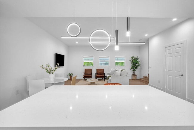 Building Photo - 477 NE 1st St