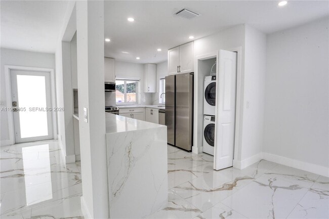 Building Photo - 3305 SW 2nd St