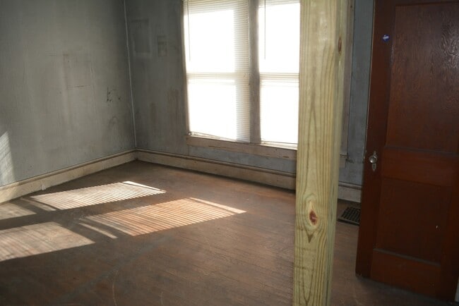 Building Photo - 837 Kentucky Ave SW