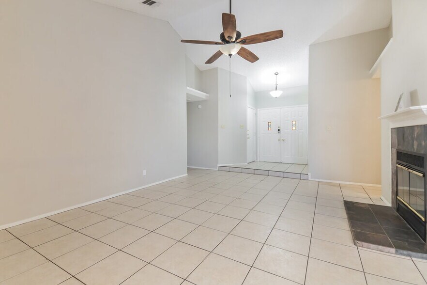 Building Photo - 2605 Mountainview Dr