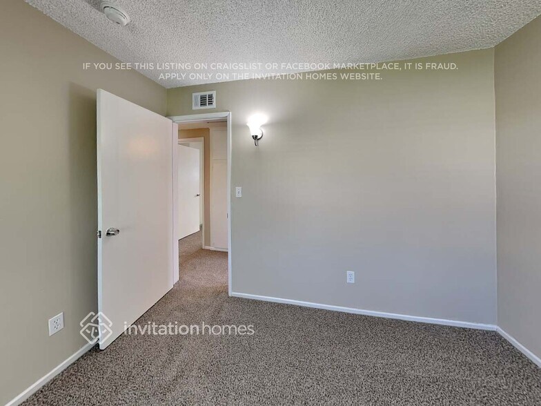 Building Photo - 2619 W Maple St