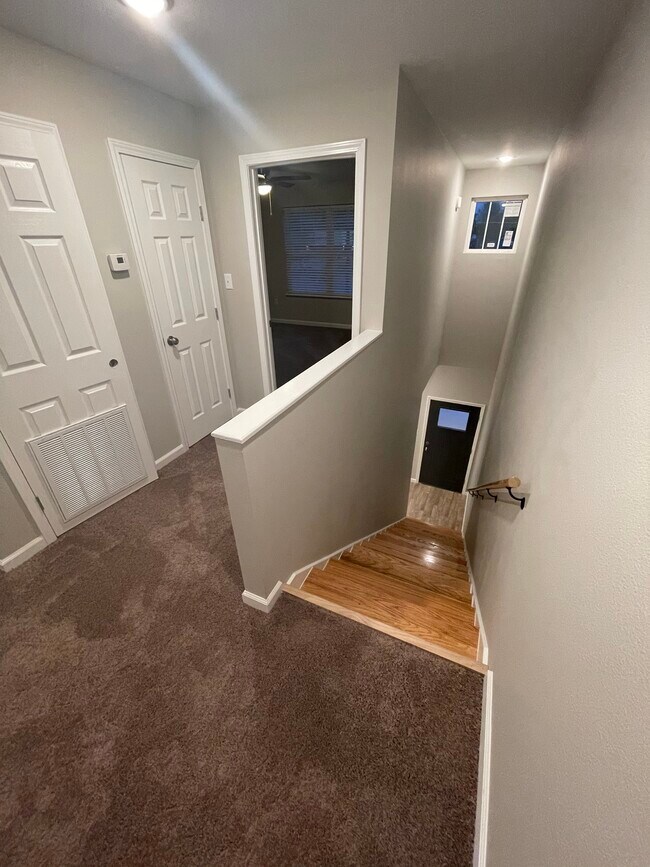 Building Photo - 704 Mill St