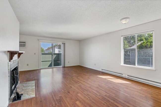 Building Photo - 6125 N Addison St