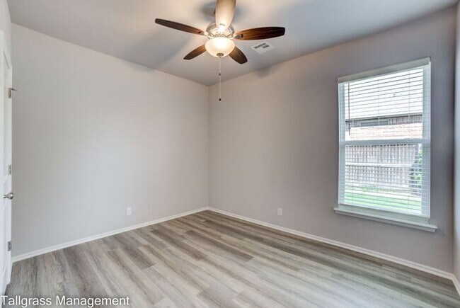 Building Photo - Gorgeous 4/2.5/2 on a corner lot!