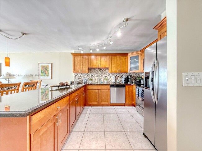 Building Photo - 5701 Collins Ave