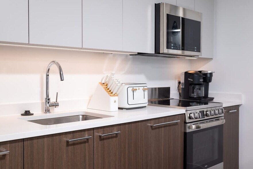 Building Photo - 425 Massachusetts Ave