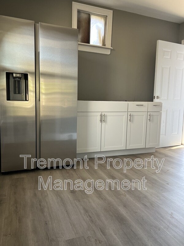 Building Photo - 726 Henderson Ave