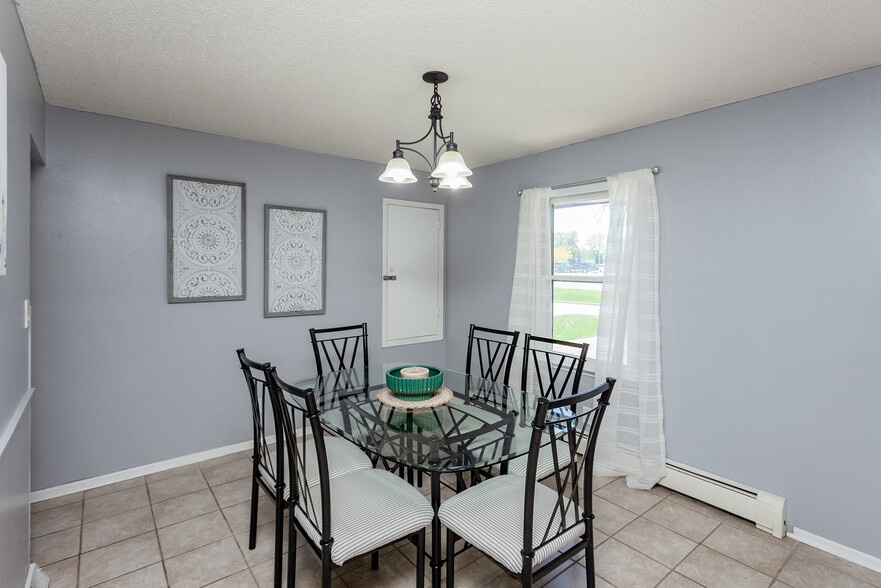 Dining Room - 2019 Payton Ave
