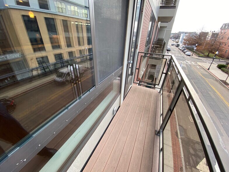 Building Photo - 303 D St