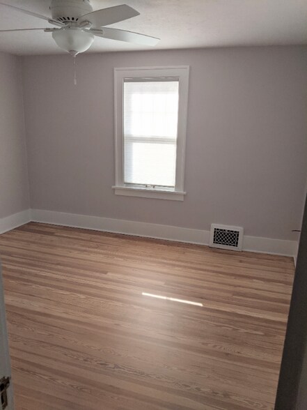 Building Photo - 1438 Kilbourn St