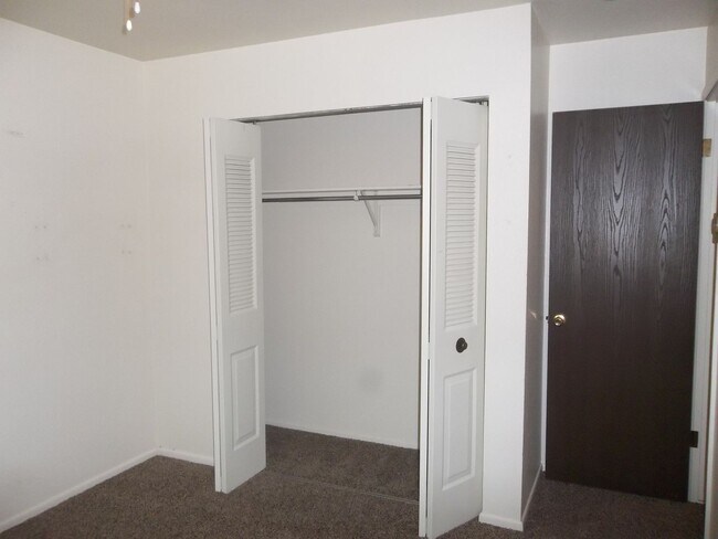 Building Photo - Spacious Tri-Level Home with Yard & Garage