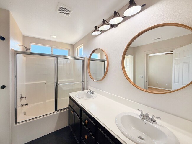 Building Photo - Spacious 4BR/2.5BA Home in Otay Ranch – Av...