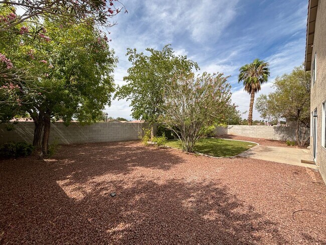 Building Photo - Gorgeous 3 Bed/ 2.5 Bath Home In Green Valley