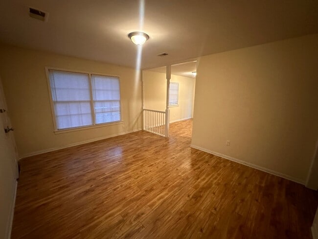Building Photo - 801 Montclair Dr