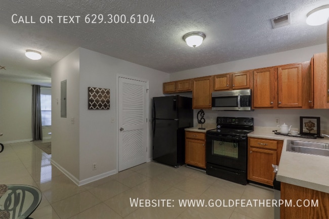 Building Photo - 1363 Benley St