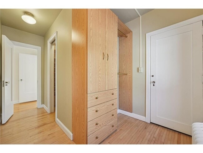 Building Photo - 1721 Humboldt Ave S