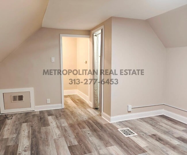 Building Photo - 4476 Monroe St