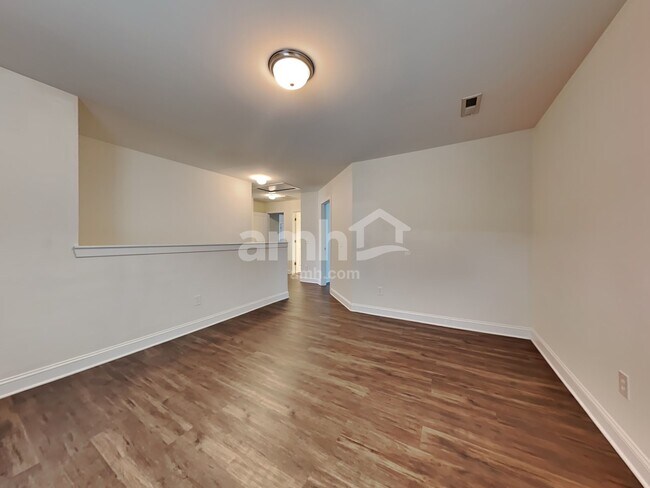 Building Photo - 423 Sablewood Dr