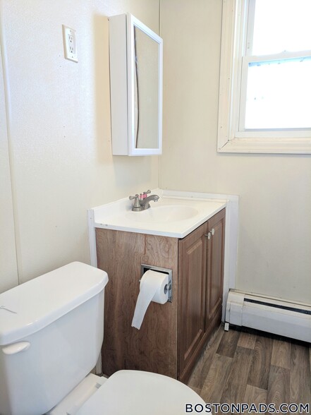 Building Photo - 103 Leyden St