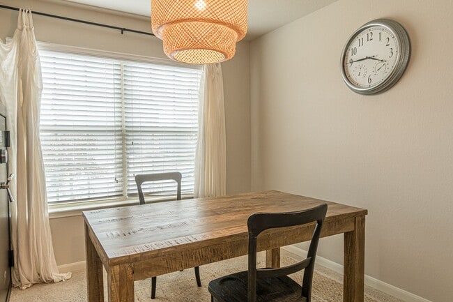Building Photo - 2569 McCrae