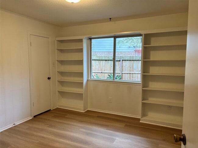 Building Photo - 25 N Deerfoot Cir