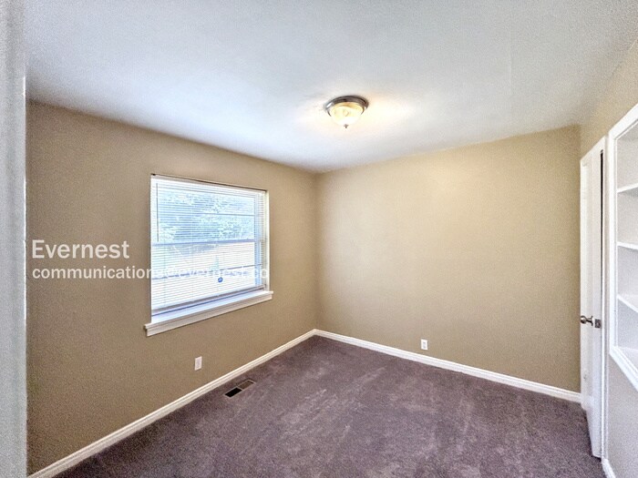 Building Photo - 824 45th St Ensley