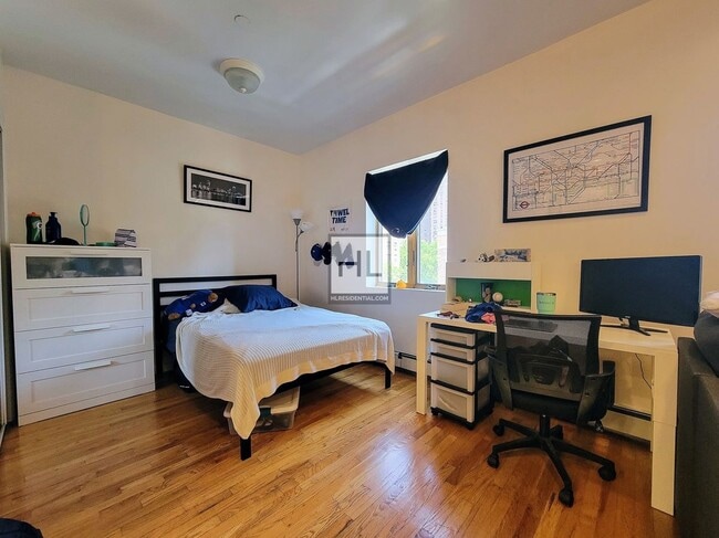 Building Photo - Large, Bright Studio next to Central Park