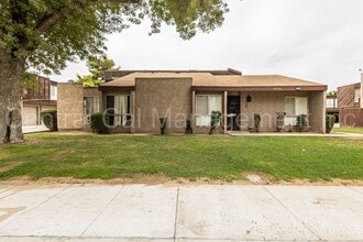 Building Photo - 2 Bedroom/1 Bath Condo in the Southwest - ...