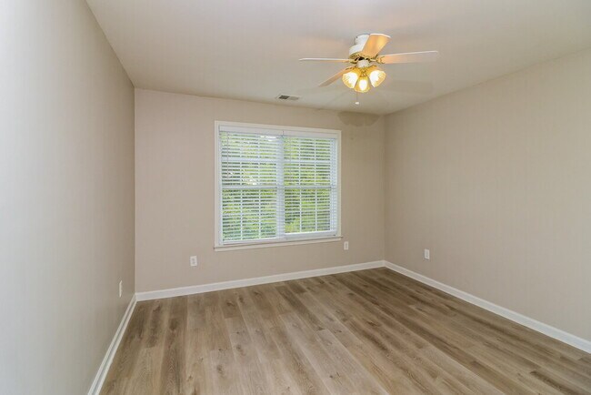 Building Photo - 2001 Creek Pointe Way