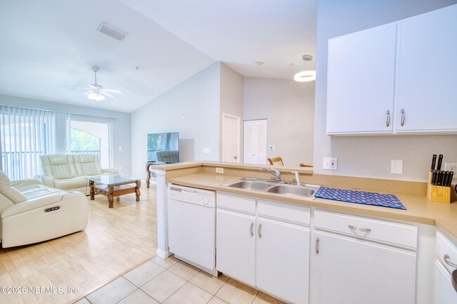 Building Photo - 940 Village Trail