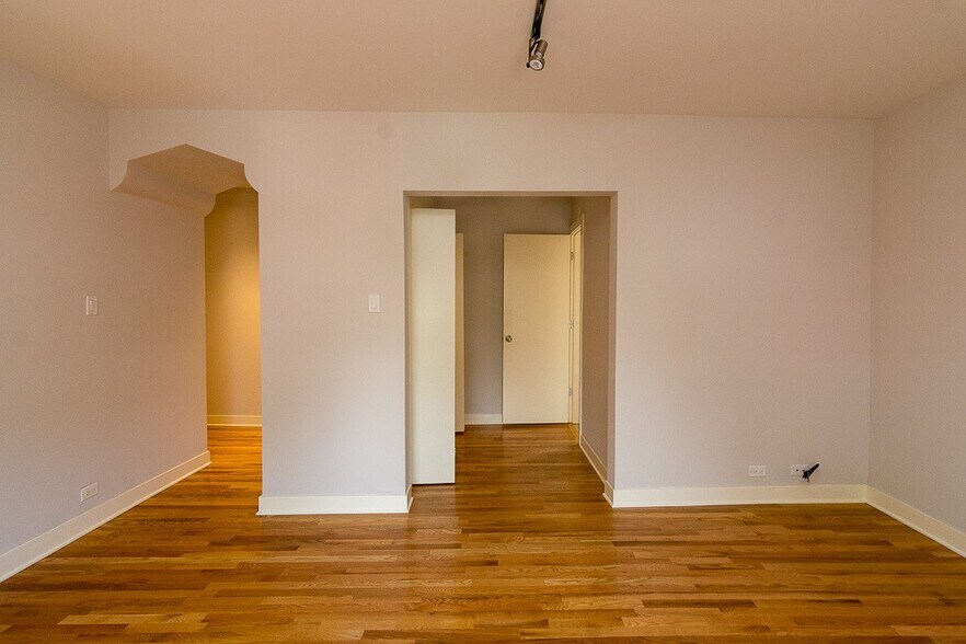 Building Photo - 557 W Arlington Pl