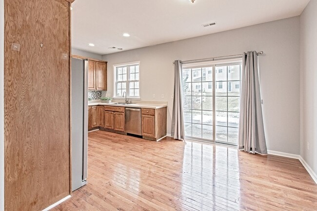 Building Photo - Middletown - 3 bedroom, 2.5 bath townhome