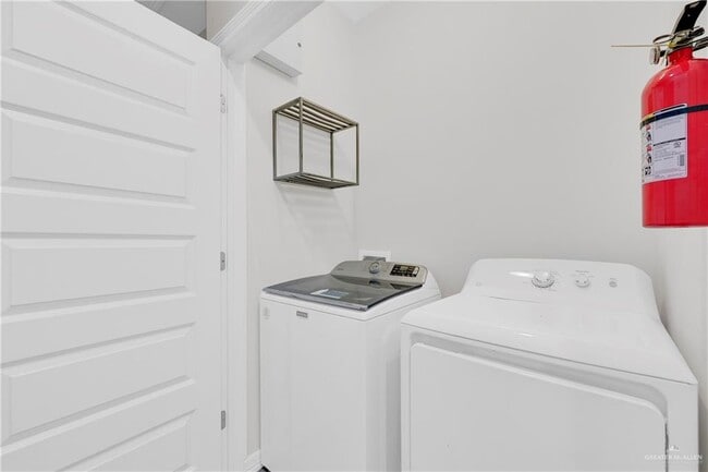 Building Photo - 22 Playa Dr