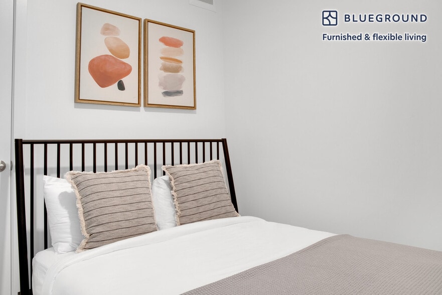 Building Photo - 702 Spring St